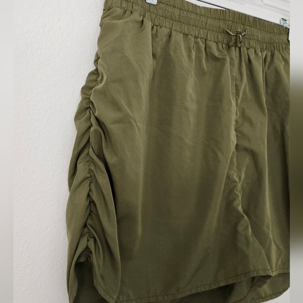 Fashion Nova Olive green short Size XL - Picture 4 of 8